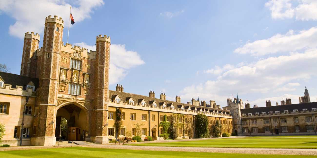 Cambridge Hop-On Hop-Off Sightseeing Bus Tours – Iconic landmarks, panoramic city views, and must-see attractions in 2026 Hop-on hop-off sightseeing bus tours in Cambridge, United Kingdom – Top landmarks, famous attractions, and hidden gems in 2026